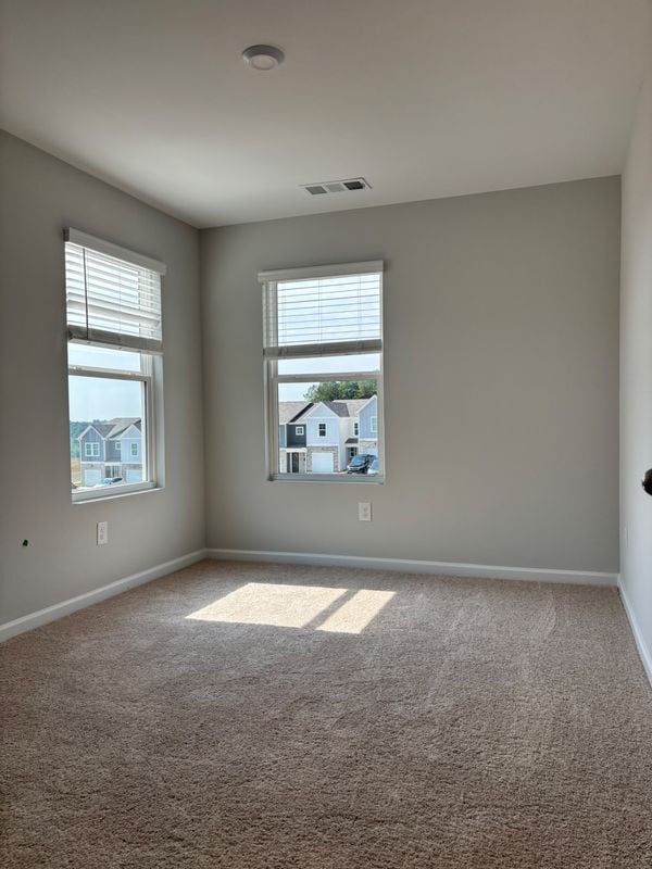 Building Photo - 487 Crown Dr