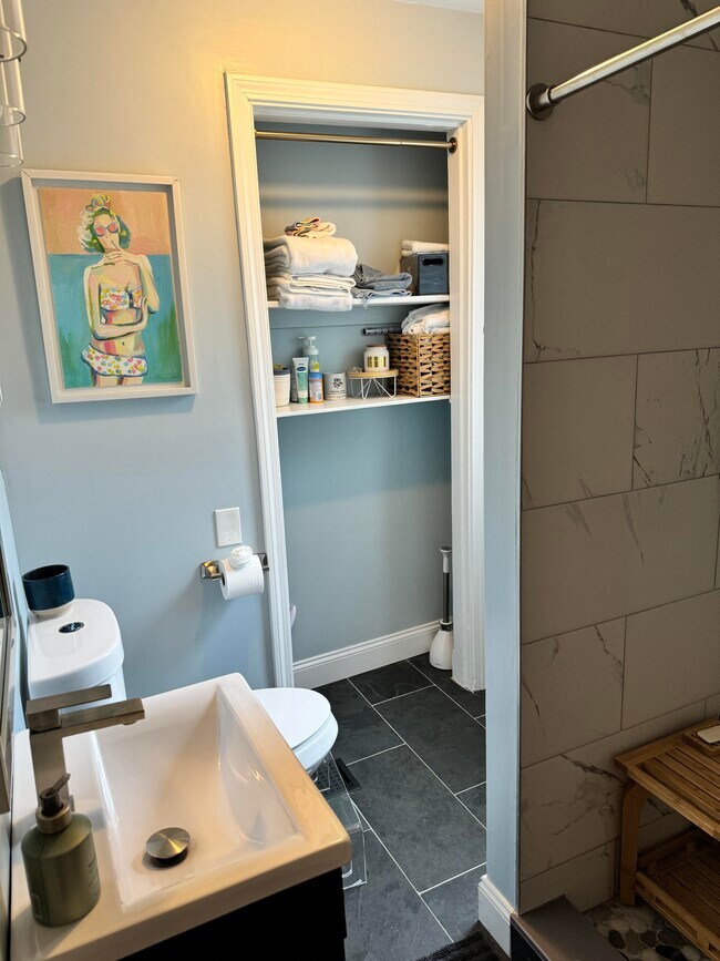 Building Photo - 95 Cherry St