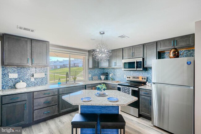 Building Photo - 800 Seckel Ct