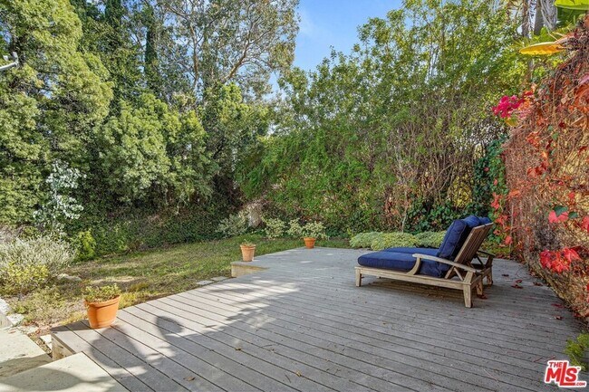 Building Photo - 10614 Le Conte Ave