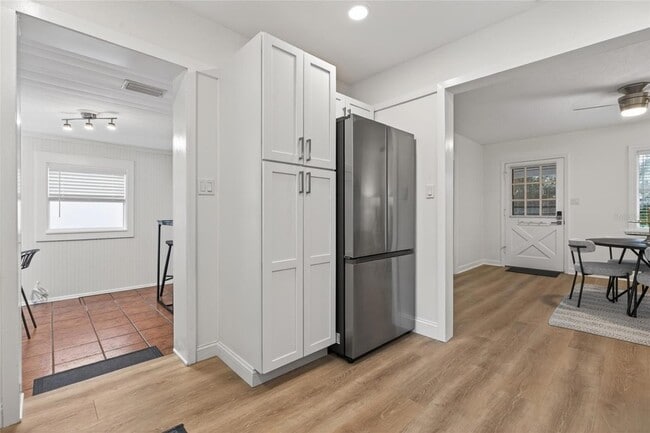 Building Photo - 5617 19th Ave S