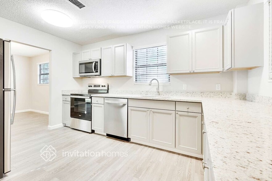 Building Photo - 2203 Burpee Dr
