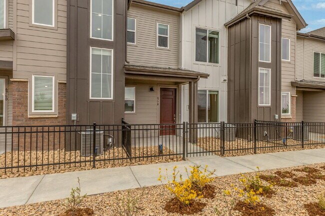 Building Photo - Castle pines 3 bed / 3 bath townhome for rent