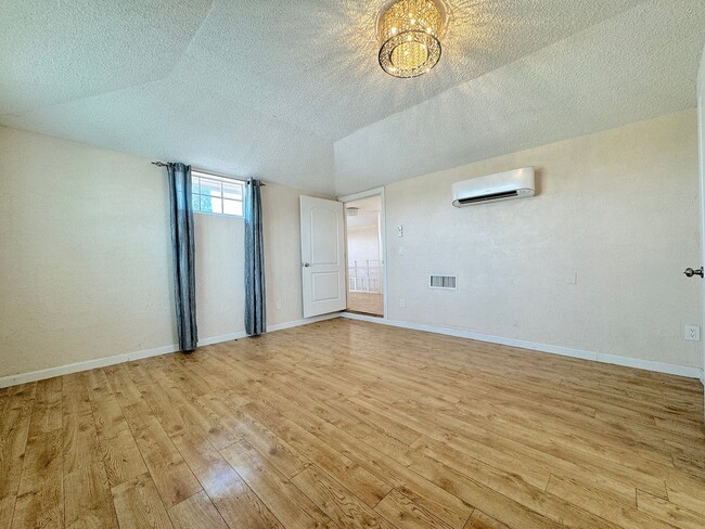 Building Photo - West El Paso/Canutillo 6bed/4bath refrig A/C Home!