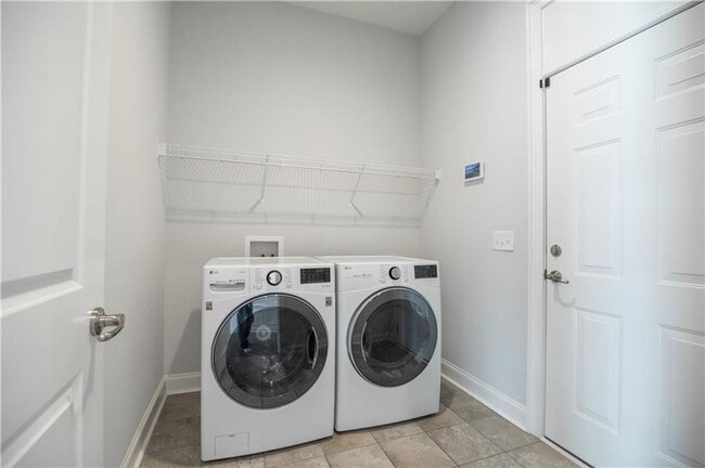 Building Photo - Spacious & Stylish 4BD Home with Loft in C...