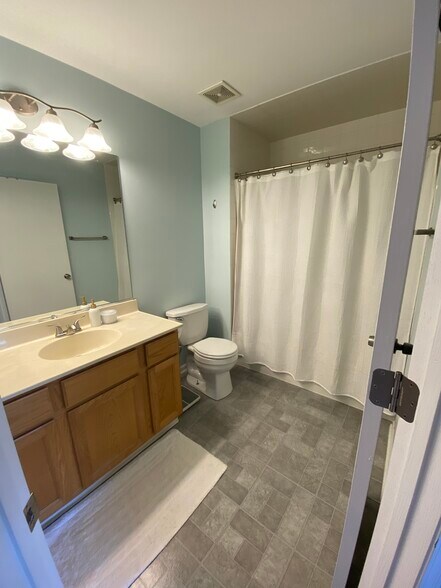 2nd Master bathroom - ensuite - 344 S Lancelot Ln