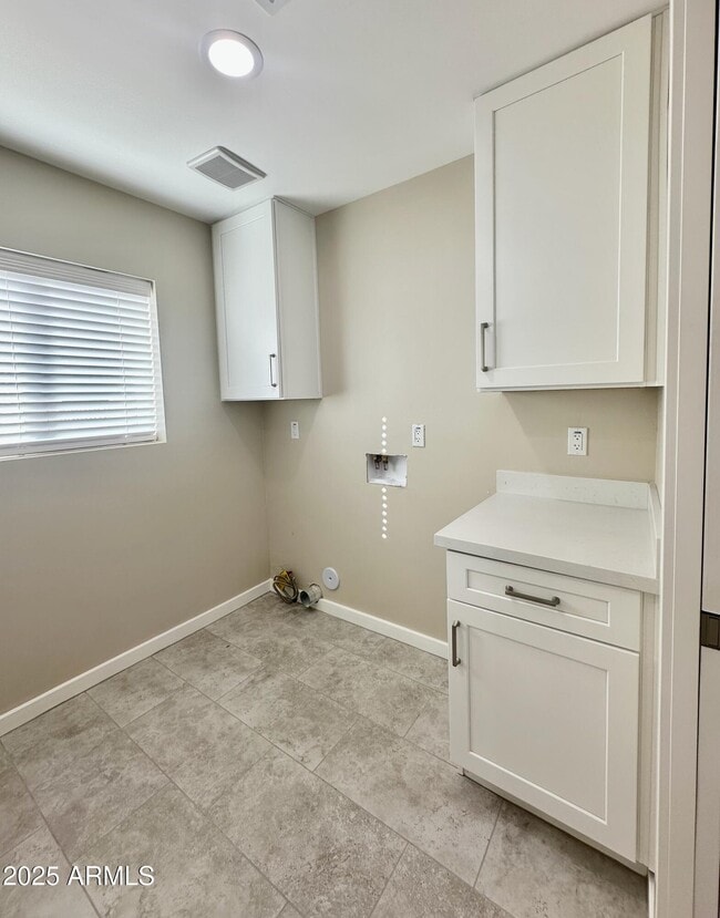 Building Photo - 2329 E Enrose St