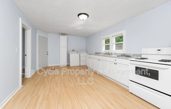 Building Photo - 1044 Muskegon Ave NW