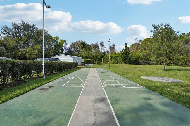 Building Photo - 1344 Pine Ridge Cir E