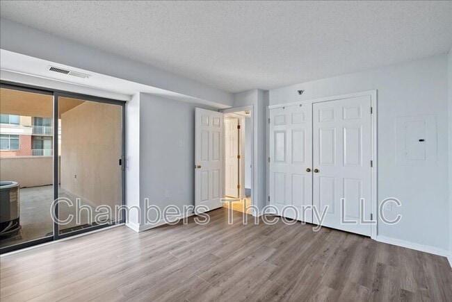 Building Photo - 1301 N Courthouse Rd