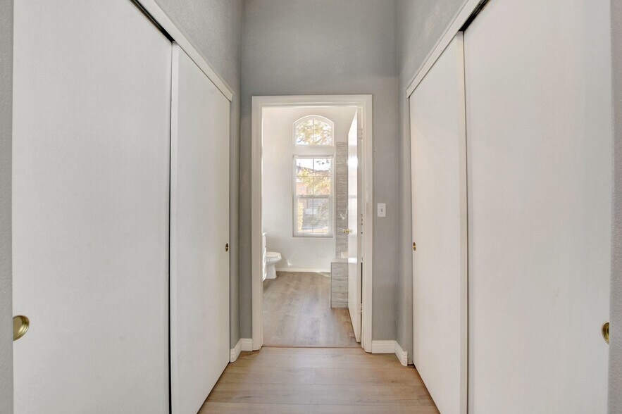 Building Photo - 2890 Red Rooster Ct
