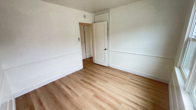 Building Photo - Charming Home in the well-established Riverside neighborhood!