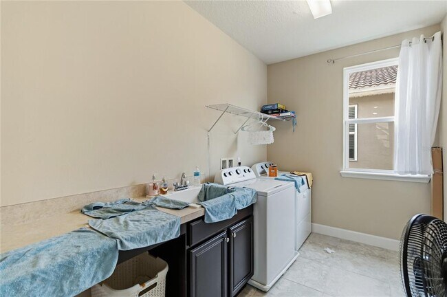 Building Photo - 12130 Uleta Ln