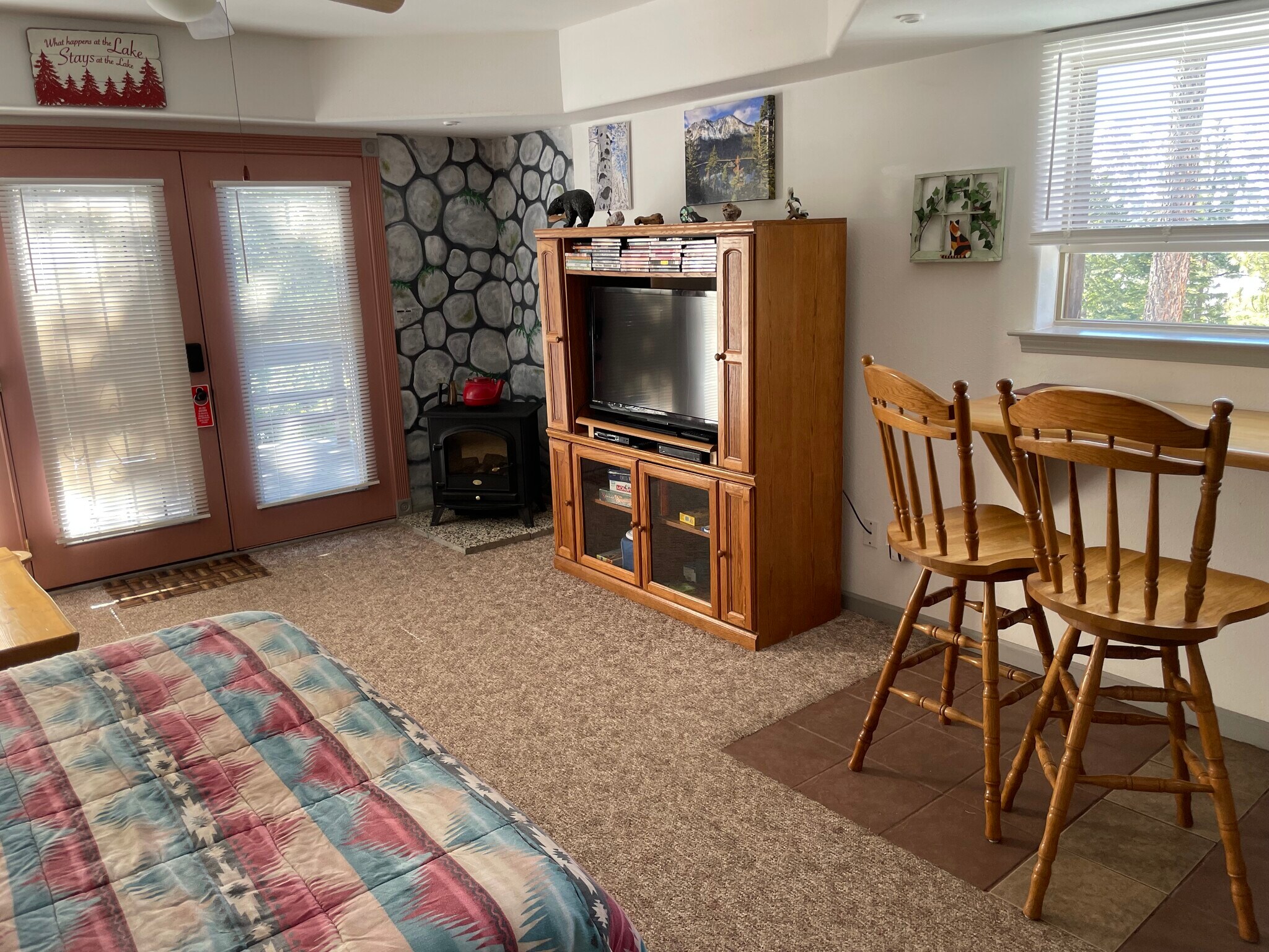 Tv area - 1888 Apalachee Dr