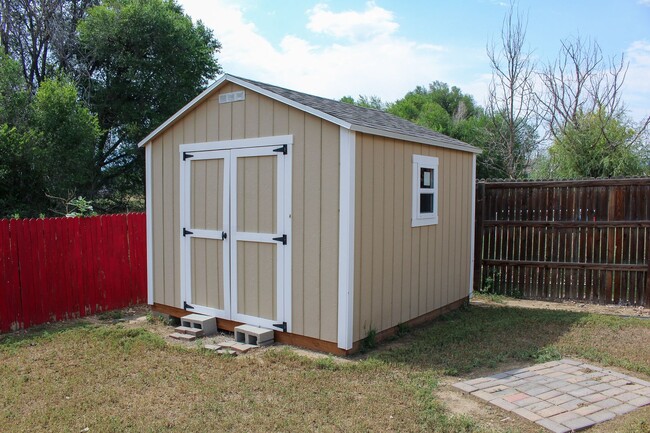 Building Photo - Spacious home close to Fort Carson