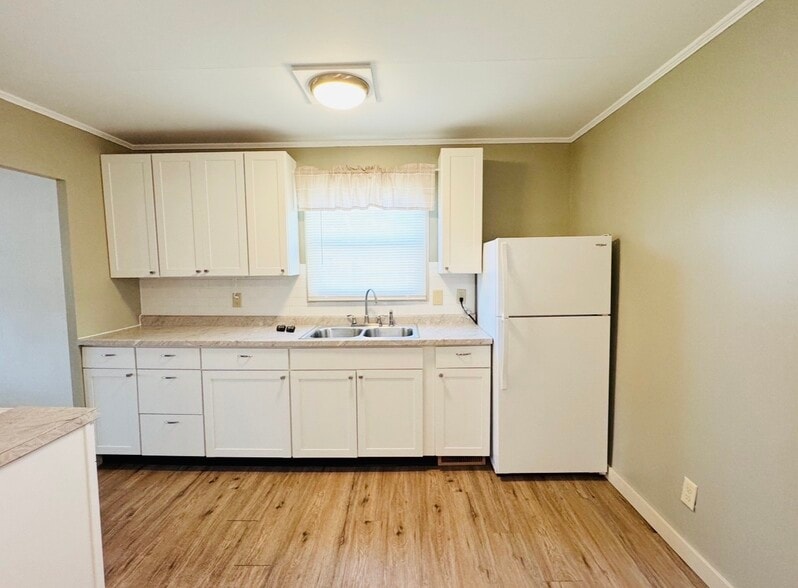 Building Photo - 2251 Vale Dr