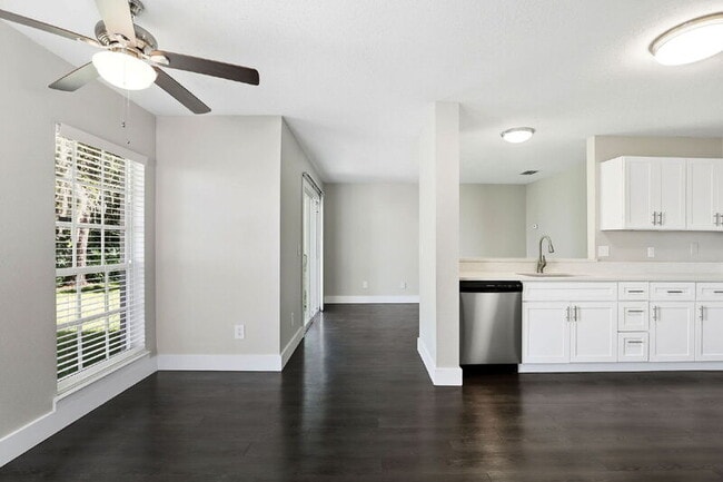 Building Photo - 10669 Satinwood Cir