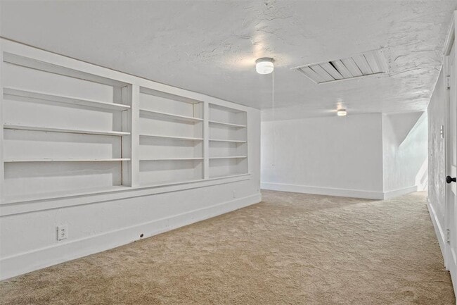 Building Photo - 609 SW 30th St