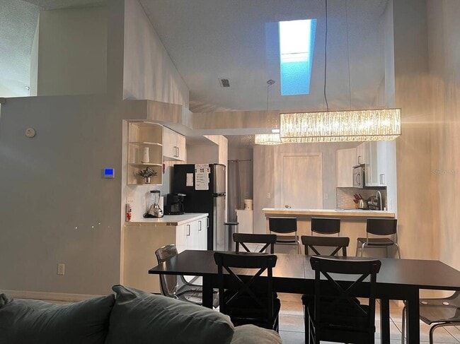 Building Photo - 535 Azinger Cir