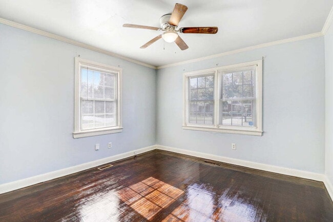 Building Photo - **RENOVATED** 2 BR 1 BA HOME IN GOLDSBORO- close to SJAFB!