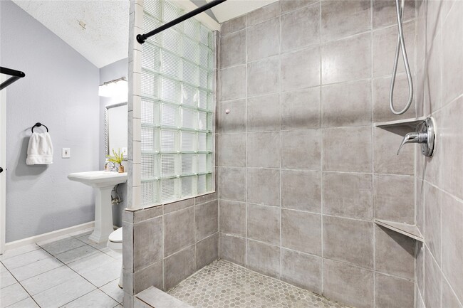 Building Photo - 11514 Gullwood Dr