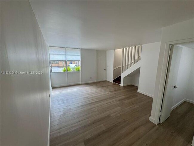 Building Photo - 6007 SW 69th St