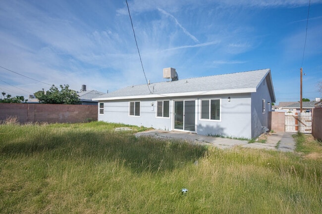 Building Photo - 45462 E 3rd St