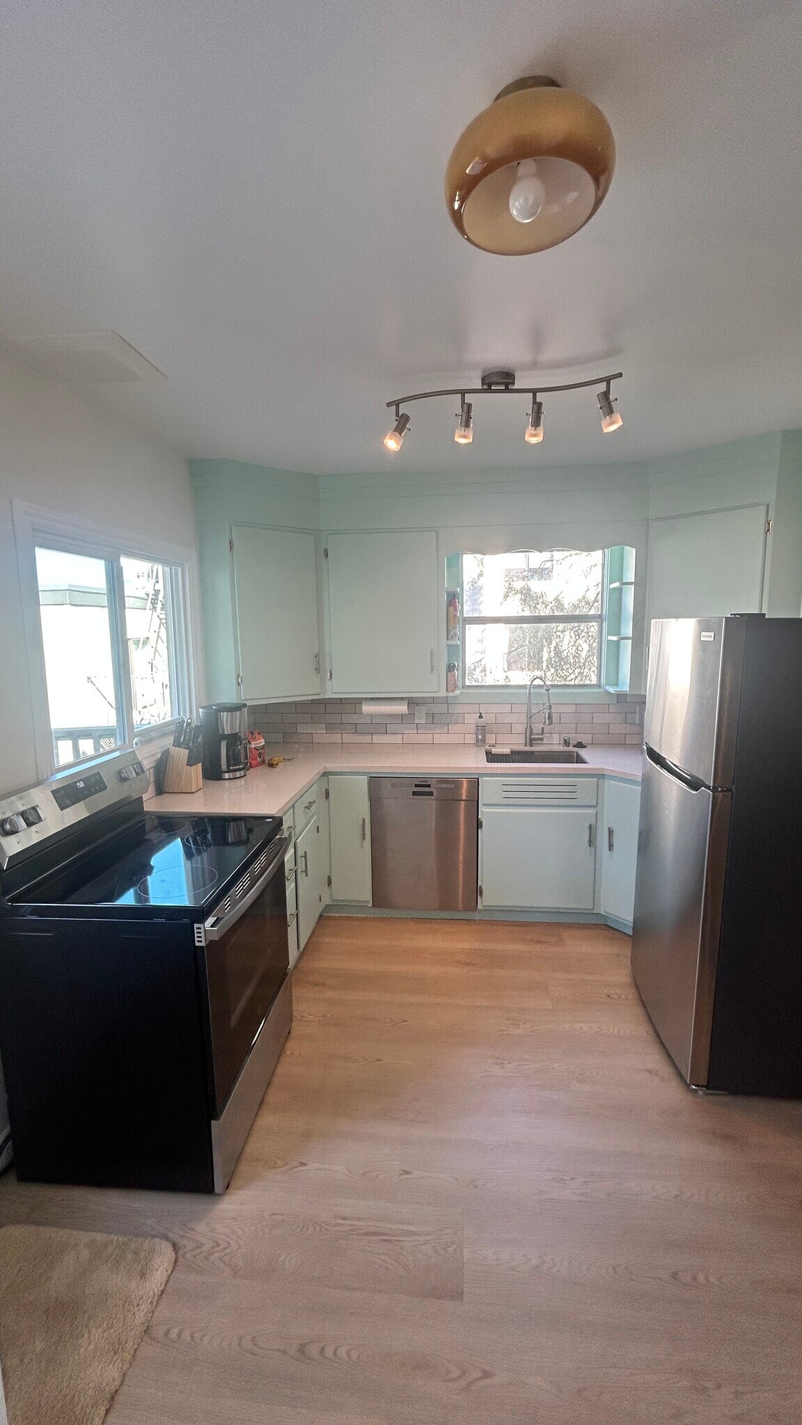 Building Photo - 220A Romain St