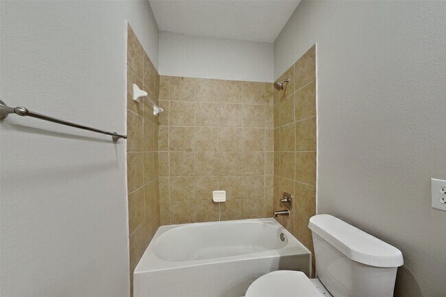 Building Photo - 20743 Oakhurst Park Dr