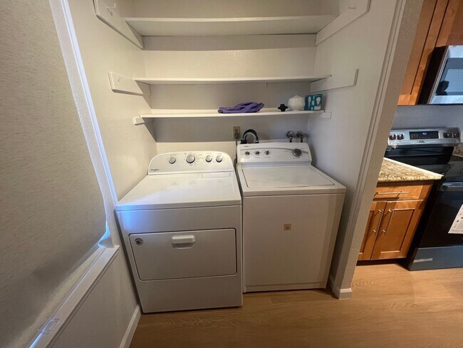 Building Photo - Upgraded 2 bed 2 bath condo in Mountain View. Must See!