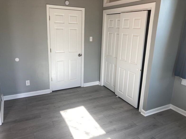 Building Photo - 8 N Indiana Ave