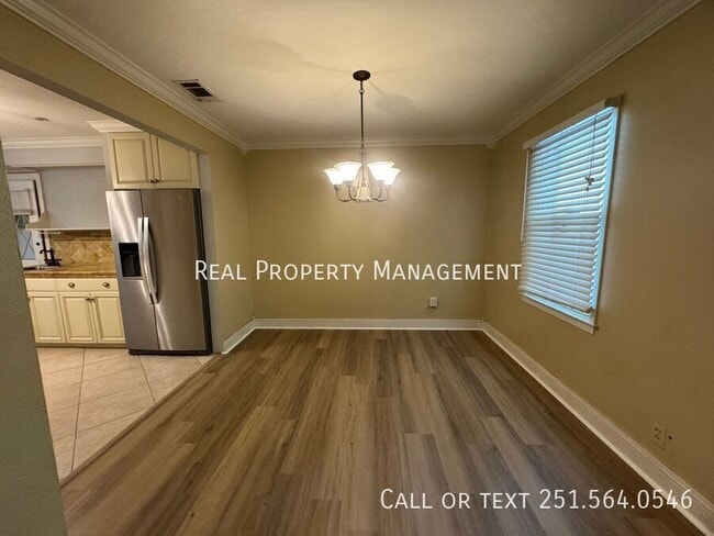 Building Photo - 1063 Midmoor Dr