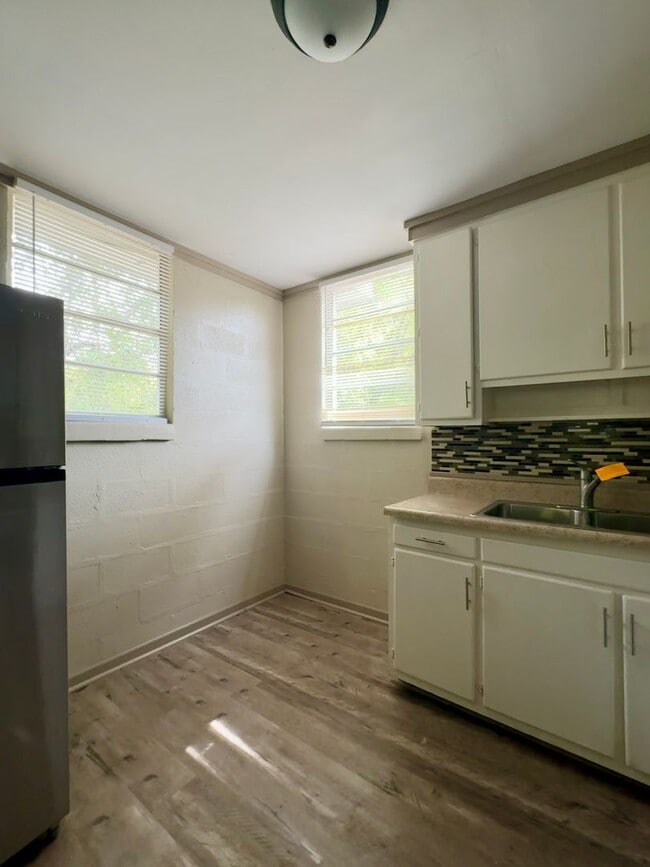 Building Photo - Unit B – Rear Home