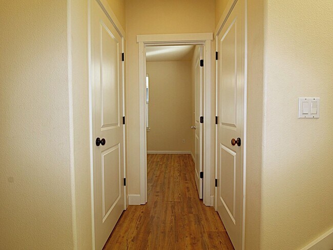 Building Photo - Charming 3-Bedroom Home in NE Bend – Close...