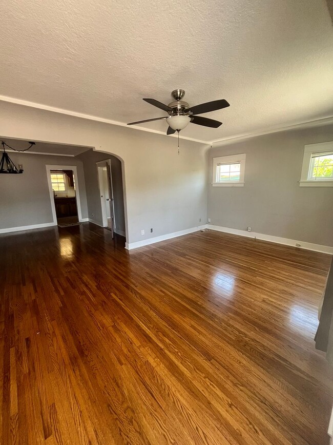 Building Photo - Well-Maintained San Diego Home with Classi...