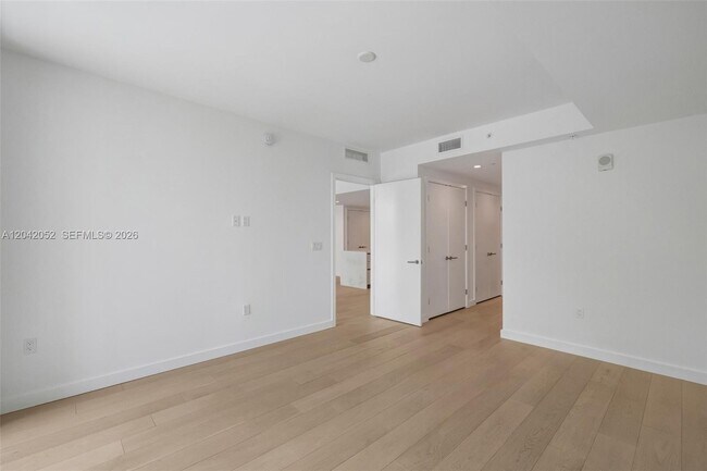 Building Photo - 9221 E Bay Harbor Dr