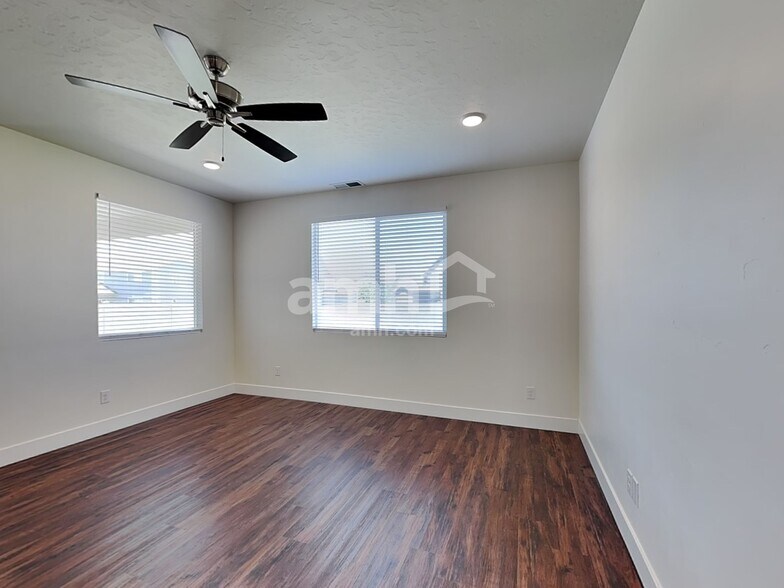Building Photo - 941 N Rivermist Pl