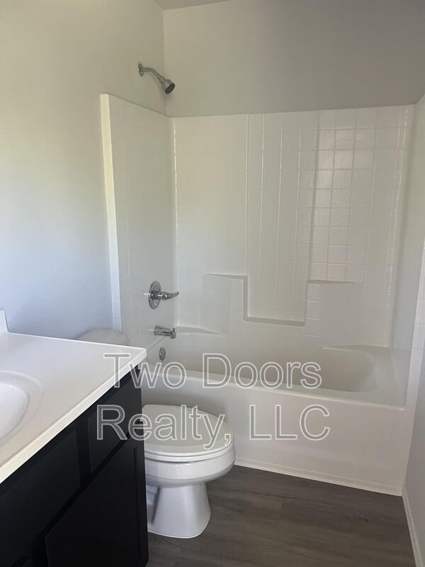 Building Photo - 1015 Ichabod Cir