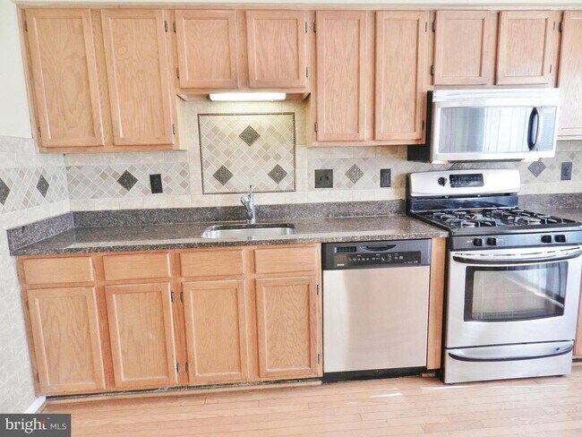 Building Photo - 4235 Fox Lake Dr