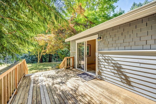 Building Photo - 4+ Bedroom Home - Surrounded by Nature, ne...