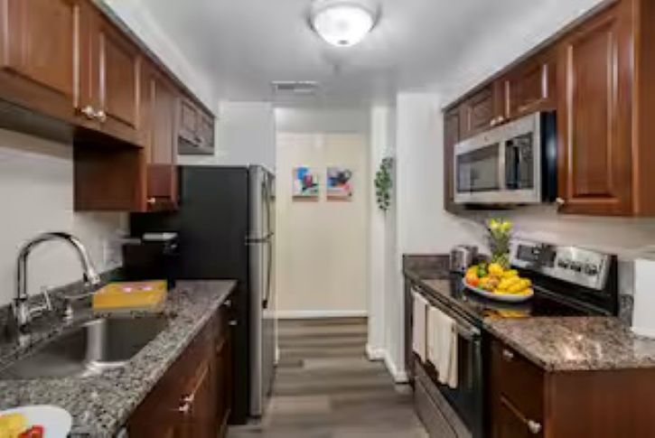 Building Photo - 6208 S Elberon St