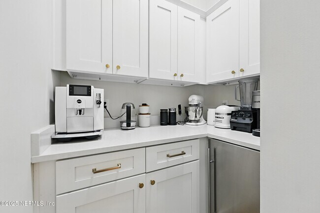 Building Photo - 24601 Deer Trace Dr