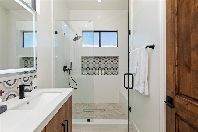 Building Photo - 51120 Avenida Navarro