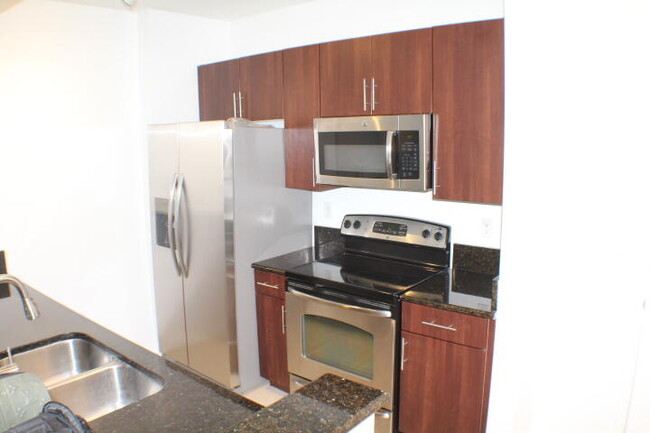 Building Photo - 4907 Midtown Ln