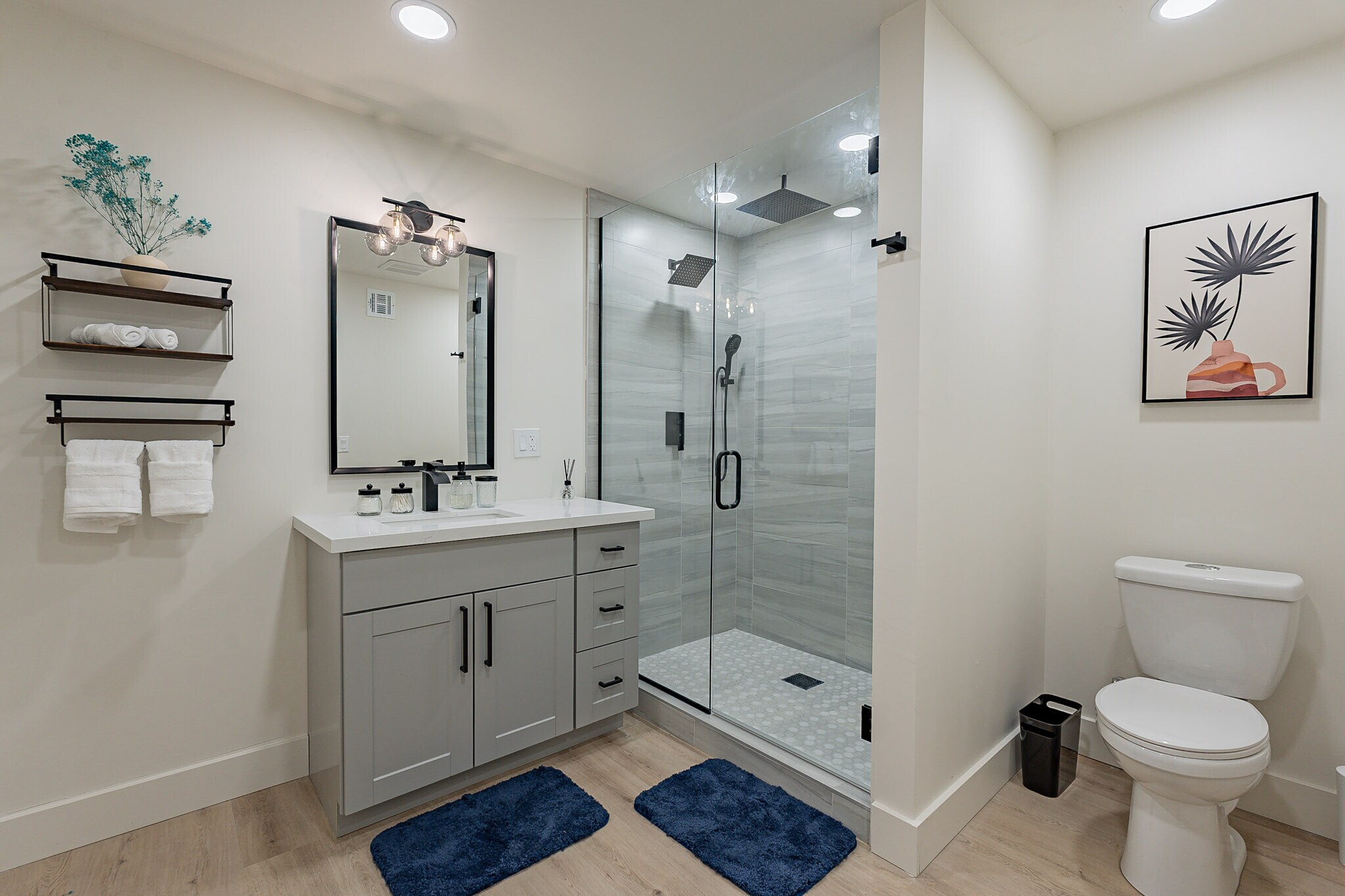 Bedroom #5 / Ensuite - 126 E Palmcroft Dr