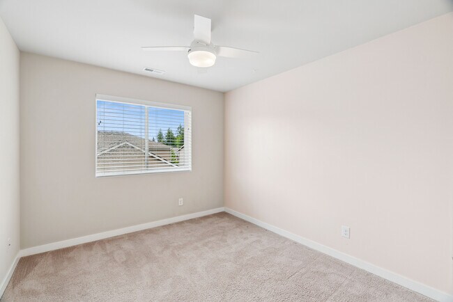 Building Photo - 6813 Sweetgum Ave NE