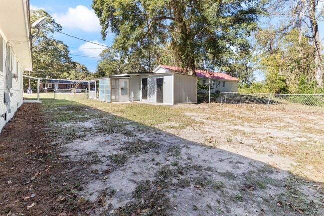 Building Photo - 1106 Bullard St