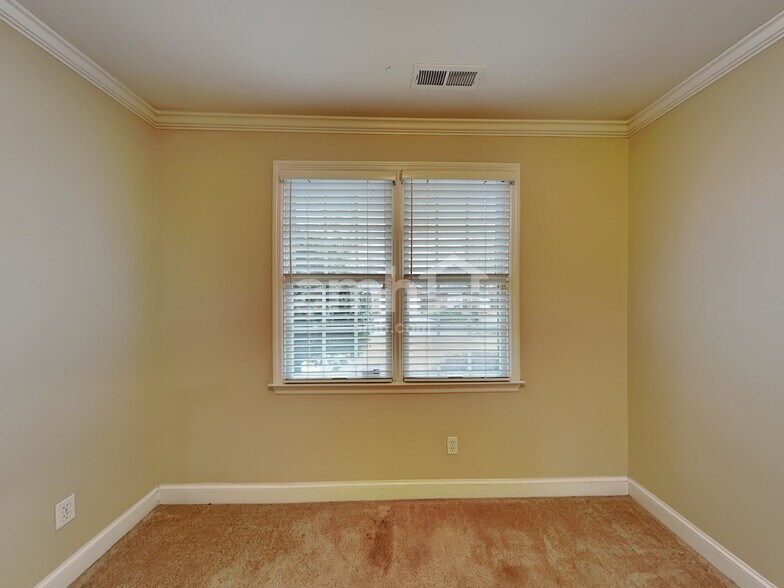 Building Photo - 104 Foxfield Way
