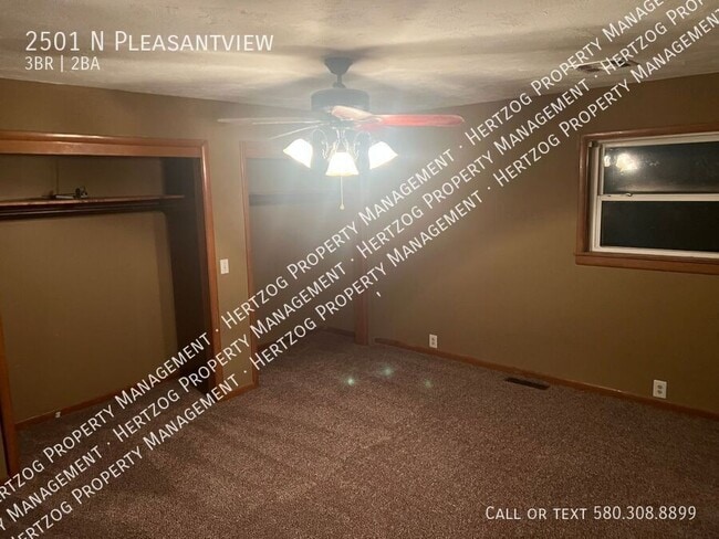Building Photo - 2501 N Pleasantview-
