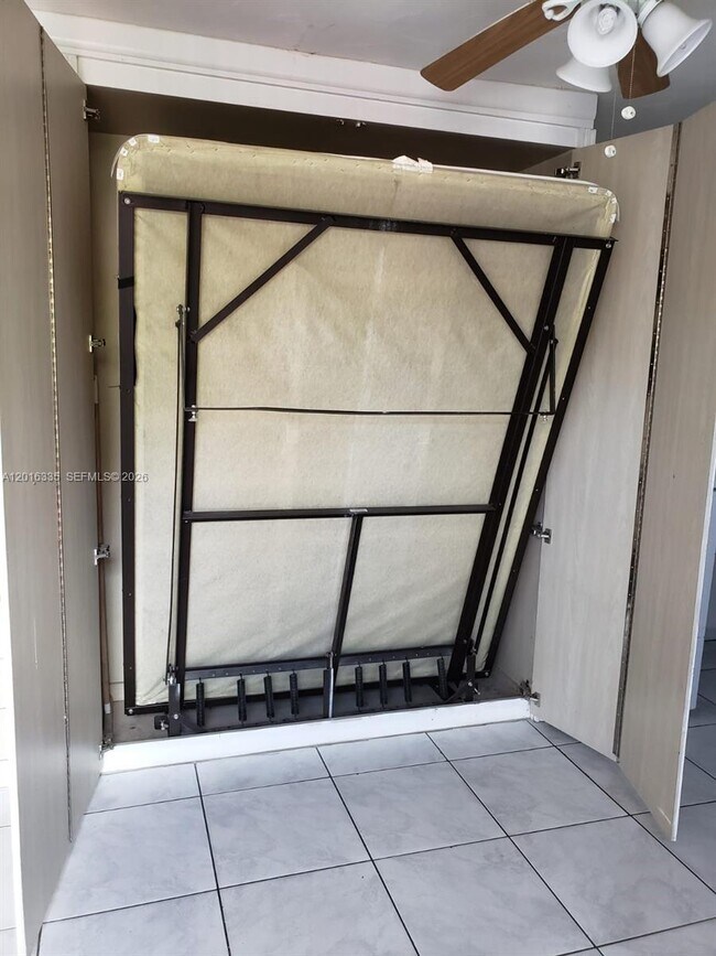 Building Photo - 554 NE 68th St